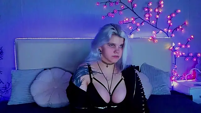 JoannLowe online show from September 2025 07:25:02 PM