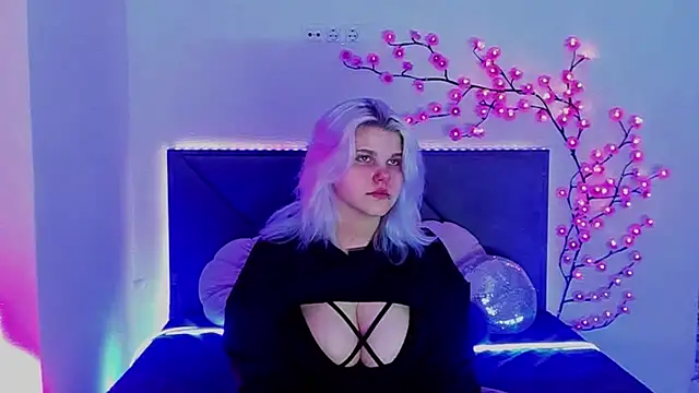 JoannLowe online show from April 2026 07:25:01 PM