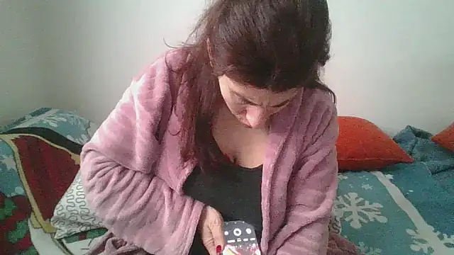 Snapshot of hairygirl80 chatting on December 2025 09:49:01 AM hairygirl80 online show from December 2025 09:49:01 AM