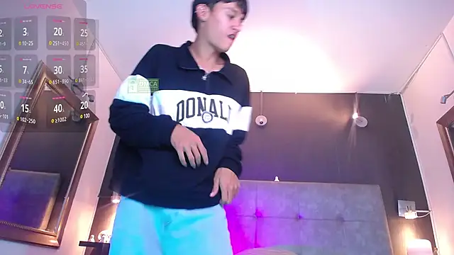 Twinkie-Alex18 online show from February 2025 09:17:01 PM