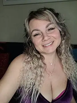 candy queeen online show from November 2025 10:17:02 AM