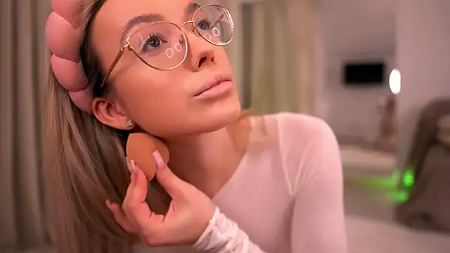 KylieJoyce online show from April 2026 08:20:01 PM