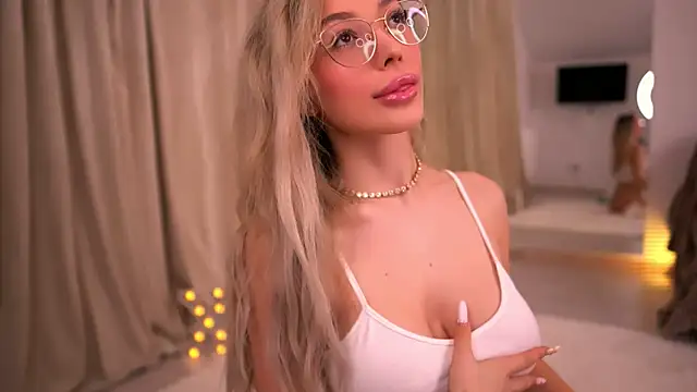 Snapshot of KylieJoyce chatting on June 2026 08:07:02 PM KylieJoyce online show from June 2026 08:07:02 PM