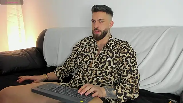 Snapshot of LoveIsBlind_ chatting on May 2026 06:28:02 PM LoveIsBlind online show from May 2026 06:28:02 PM