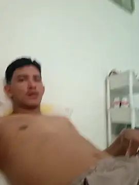 Snapshot of Guti_hazz chatting on December 2025 11:25:02 AM Guti hazz online show from December 2025 11:25:02 AM