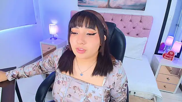 Emma monserrat online show from March 2026 07:50:01 PM