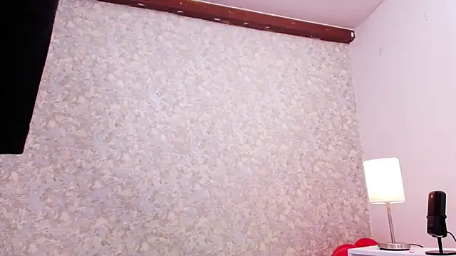 nicol f online show from February 2025 07:16:01 PM