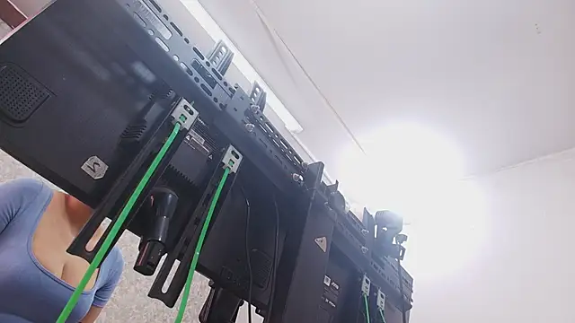 nicol f online show from September 2025 07:13:02 PM