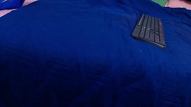 nicol f online show from October 2025 07:33:02 PM