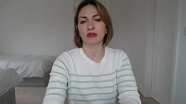 Mallinia online show from March 2025 04:01:01 PM