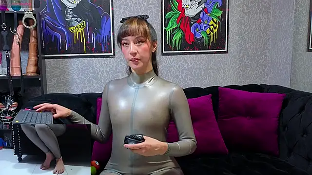 CamiilaMarti online show from September 2025 05:02:01 PM