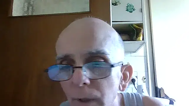 Snapshot of mariusica1@xh chatting on June 2026 01:09:02 PM mariusica1xh online show from June 2026 01:09:02 PM