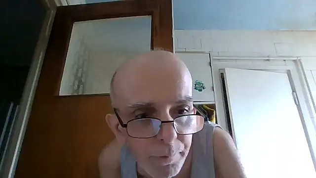 Snapshot of mariusica1@xh chatting on June 2026 06:10:02 AM mariusica1xh online show from June 2026 06:10:02 AM