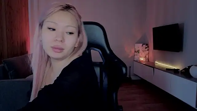 RileyMee online show from April 2026 04:29:01 AM