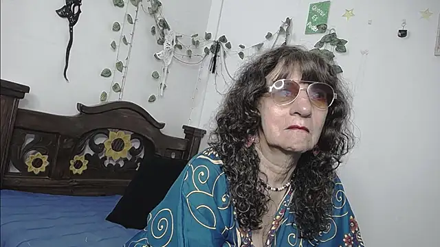 DominaLeona online show from May 2026 10:04:02 PM