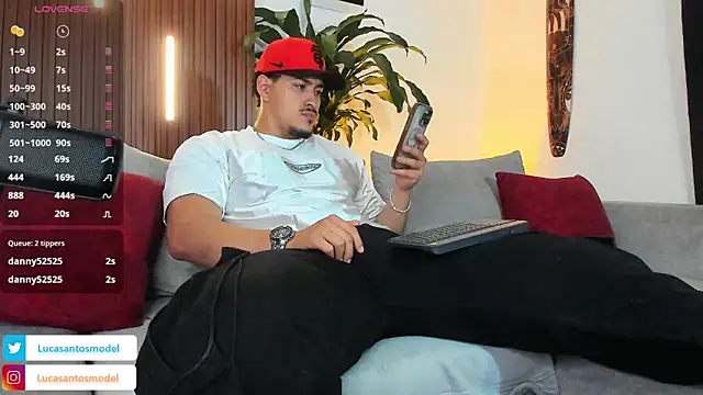Snapshot of lucasanto_ chatting on July 2026 05:04:02 AM lucasanto online show from July 2026 05:04:02 AM