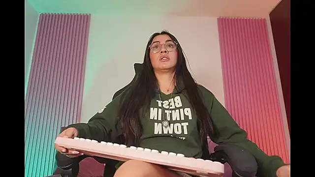 leila petitee  online show from February 2026 11:31:01 AM