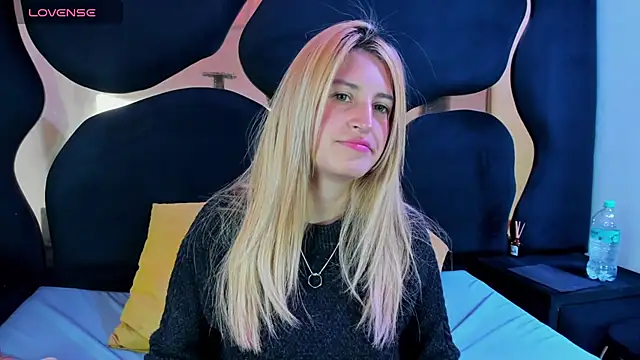 GiaRoussel online show from February 2026 04:02:02 PM