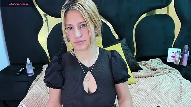 GiaRoussel online show from February 2026 05:00:01 PM