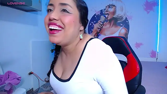 Snapshot of cristal_horny19 chatting on June 2026 03:07:01 AM cristal horny19 online show from June 2026 03:07:01 AM