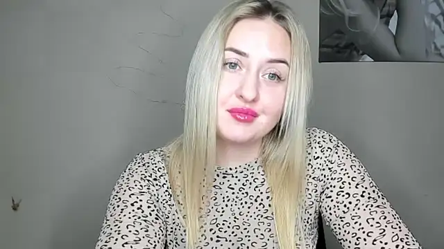 KennaJamess8 online show from December 2024 06:17:01 PM