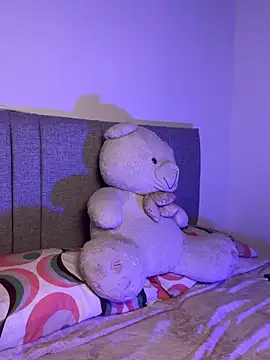 Isa smeraldy online show from March 2026 04:13:01 PM