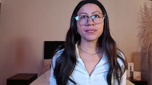 EmiGomez  online show from April 2026 01:04:02 PM