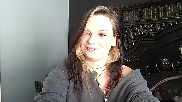 Snapshot of CherryWilde chatting on January 2026 04:43:02 PM CherryWilde online show from January 2026 04:43:02 PM