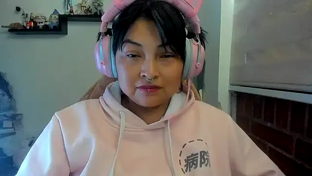 Shaddycute  online show from April 2026 03:18:02 PM