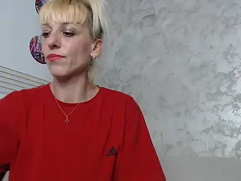 Snapshot of AyleenSmith chatting on May 2026 06:27:01 PM AyleenSmith online show from May 2026 06:27:01 PM