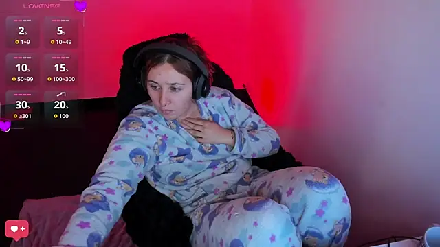 bonnie moon  online show from March 2026 06:30:01 PM