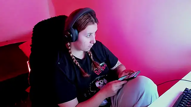 bonnie moon  online show from April 2026 06:35:01 PM