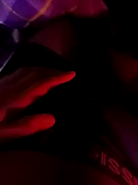 xyrus  online show from December 2024 06:05:01 PM