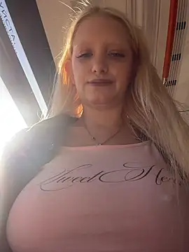 Snapshot of Milkyy_wway chatting on June 2026 06:52:02 AM Milkyy wway online show from June 2026 06:52:02 AM