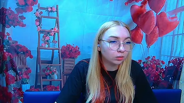 Snapshot of BeatriceFly chatting on May 2026 12:43:02 PM BeatriceFly online show from May 2026 12:43:02 PM