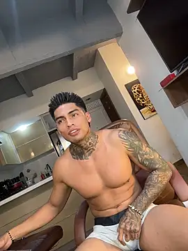 Snapshot of Dominiofit chatting on December 2025 09:32:02 PM Dominiofit online show from December 2025 09:32:02 PM