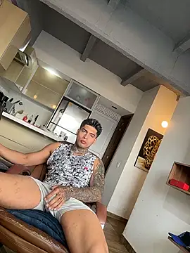 Snapshot of Dominiofit chatting on December 2025 12:56:02 PM Dominiofit online show from December 2025 12:56:02 PM