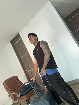 Snapshot of Dominiofit chatting on February 2026 07:15:01 PM Dominiofit online show from February 2026 07:15:01 PM