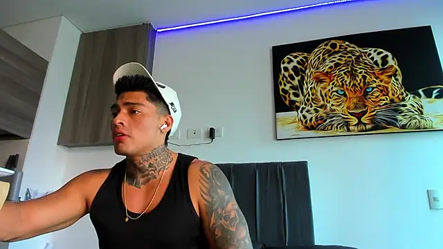 Snapshot of Dominiofit chatting on March 2026 06:18:02 PM Dominiofit online show from March 2026 06:18:02 PM