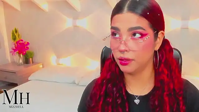 MizzHell online show from April 2026 03:48:01 AM