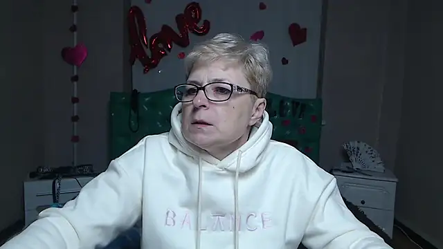 Snapshot of EmiliaGree chatting on February 2026 06:25:01 PM EmiliaGree online show from February 2026 06:25:01 PM