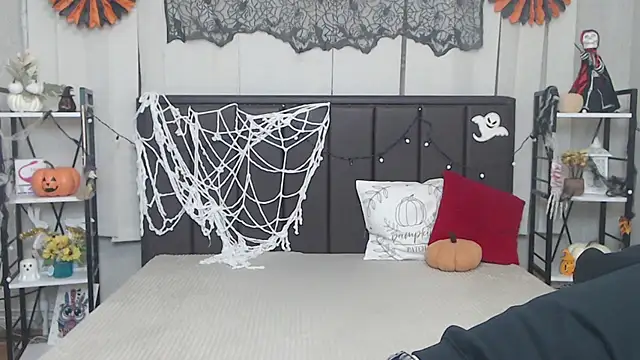 LauraHlot online show from October 2025 05:33:02 PM