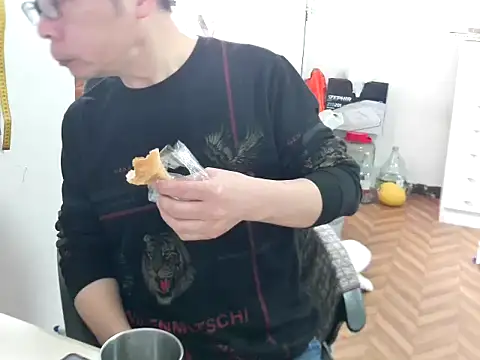 Snapshot of zwc147369 chatting on April 2026 08:31:02 AM zwc147369 online show from April 2026 08:31:02 AM