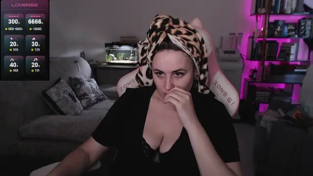 Snapshot of SexyWitch_666 chatting on June 2026 10:15:01 AM SexyWitch 666 online show from June 2026 10:15:01 AM