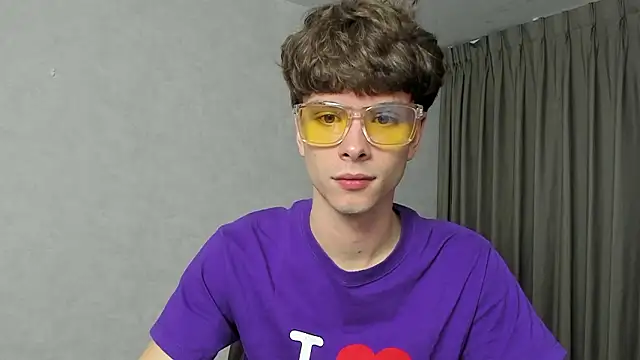 Snapshot of calvin_love_you chatting on March 2026 05:17:01 PM calvin love you online show from March 2026 05:17:01 PM