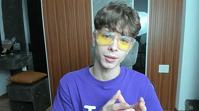 Snapshot of calvin_love_you chatting on April 2026 05:17:01 PM calvin love you online show from April 2026 05:17:01 PM