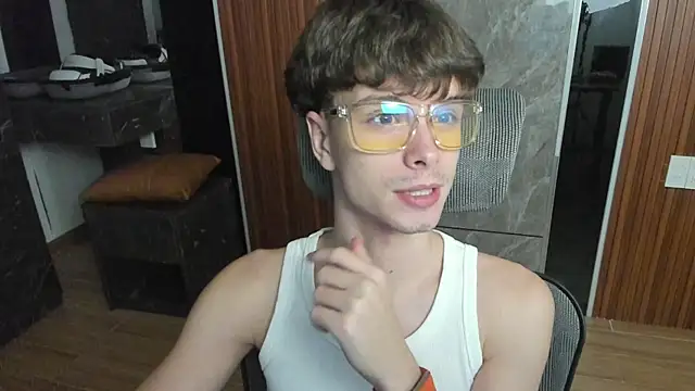 Snapshot of calvin_love_you chatting on June 2026 05:13:02 PM calvin love you online show from June 2026 05:13:02 PM