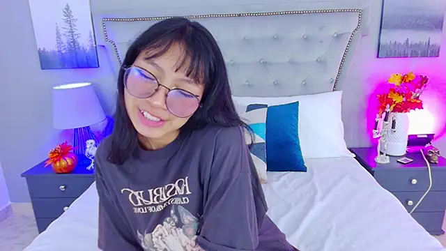 Snapshot of Yommi_Winx chatting on October 2025 09:33:01 PM Yommi Winx online show from October 2025 09:33:01 PM