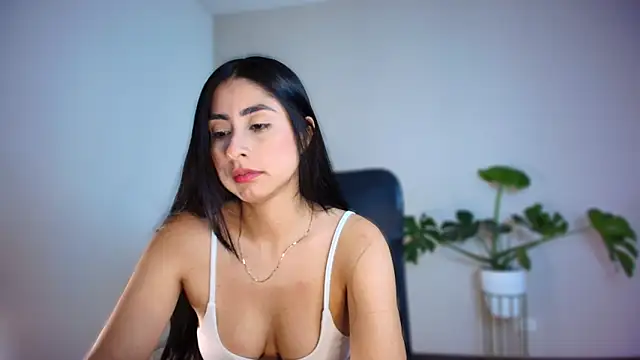 auroracaruso11 online show from March 2026 06:35:02 PM