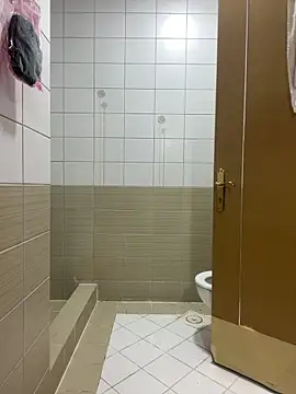 Layla-daloua online show from December 2025 10:36:01 PM